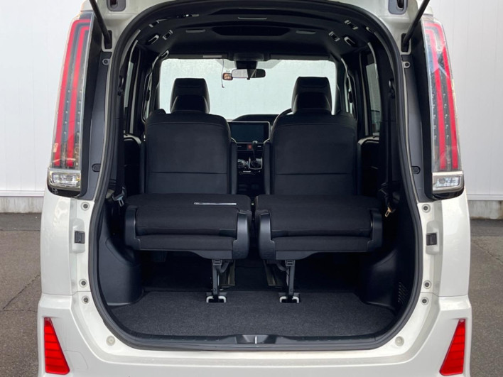 2018 Toyota Noah DBA-ZRR80W (UW-69f56bec14fbf)[25]