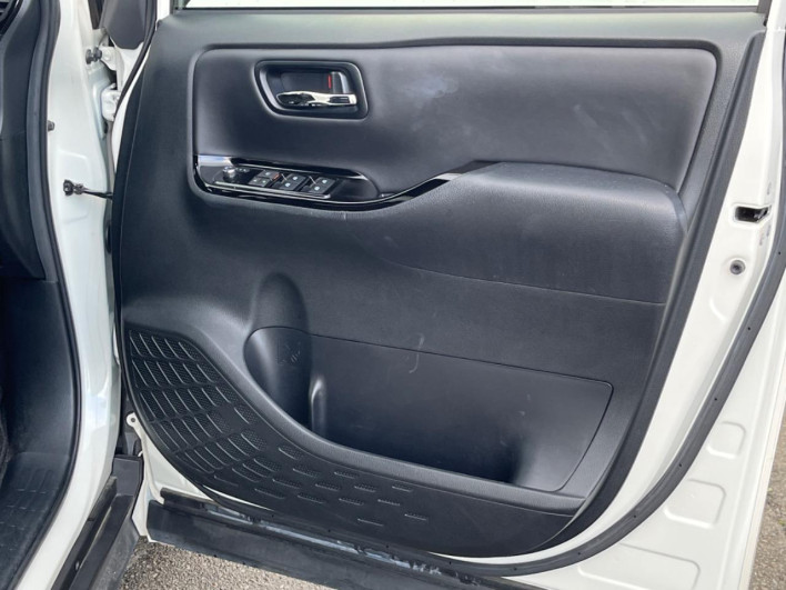 2018 Toyota Noah DBA-ZRR80W (UW-69f56bec14fbf)[29]