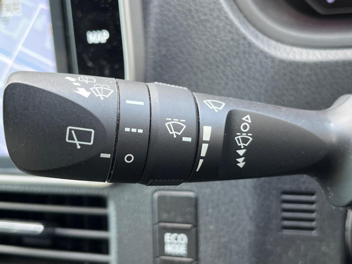 2018 Toyota Noah DBA-ZRR80W (UW-69f56bec14fbf)[14]