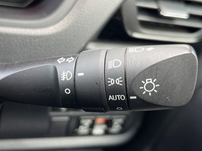 2018 Toyota Noah DBA-ZRR80W (UW-69f56bec14fbf)[13]
