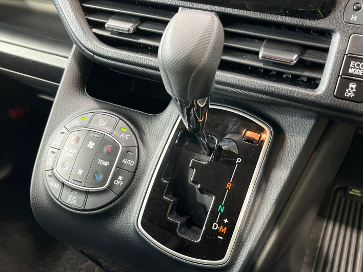 2018 Toyota Noah DBA-ZRR80G (UW-69f56becd85fb)[27]