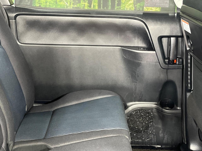 2018 Toyota Noah DBA-ZRR80G (UW-69f56becd85fb)[12]