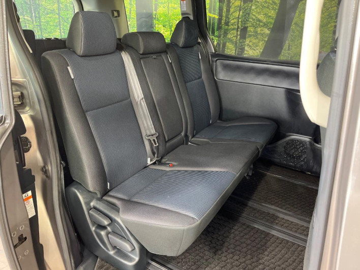 2018 Toyota Noah DBA-ZRR80G (UW-69f56becd85fb)[15]