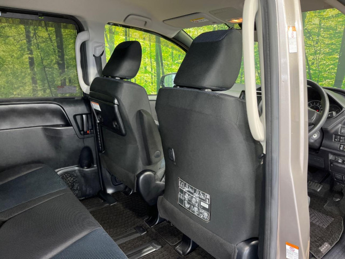 2018 Toyota Noah DBA-ZRR80G (UW-69f56becd85fb)[14]