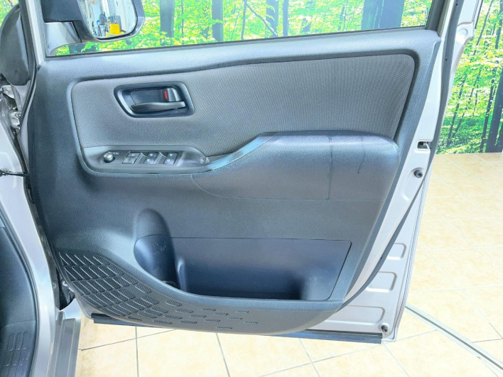 2018 Toyota Noah DBA-ZRR80G (UW-69f56becd85fb)[11]
