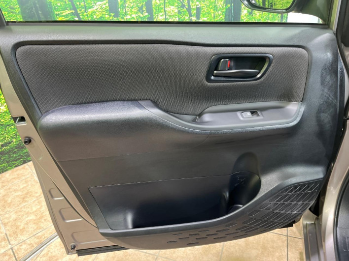 2018 Toyota Noah DBA-ZRR80G (UW-69f56becd85fb)[18]