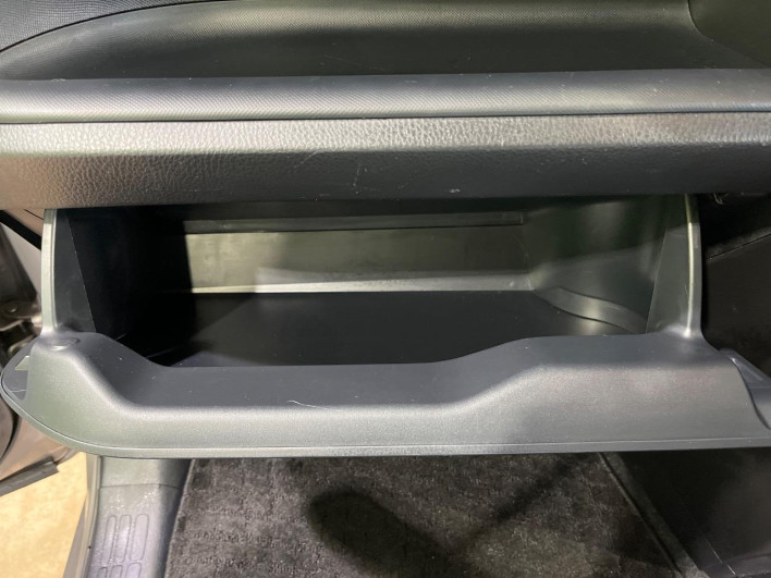 2018 Toyota Noah DBA-ZRR80G (UW-69f56becd85fb)[19]