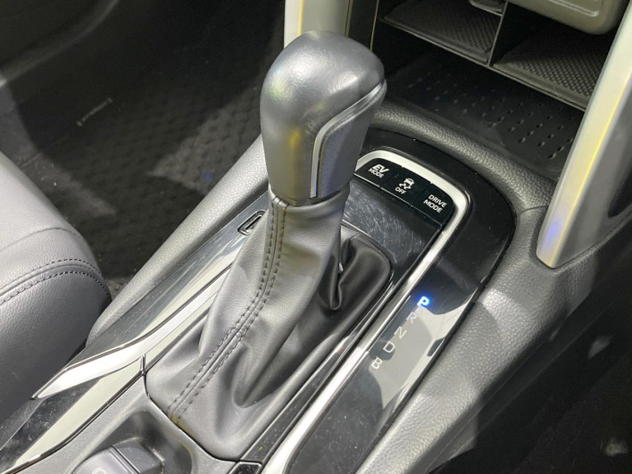 2022 Toyota Corolla Cross 6AA-ZVG11 (UW-69f56bf40a3d3)[28]