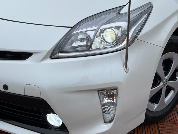 2015 Toyota Prius DAA-ZVW30 (UW-69f56bf904ad3)[12]