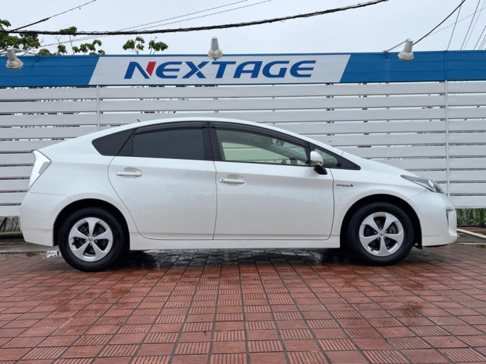 2015 Toyota Prius DAA-ZVW30 (UW-69f56bf904ad3)[21]