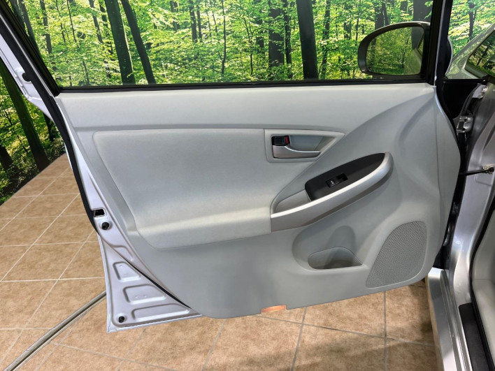 2013 Toyota Prius DAA-ZVW30 (UW-69f56bf9ebb8b)[16]