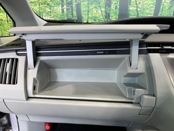 2013 Toyota Prius DAA-ZVW30 (UW-69f56bf9ebb8b)[17]