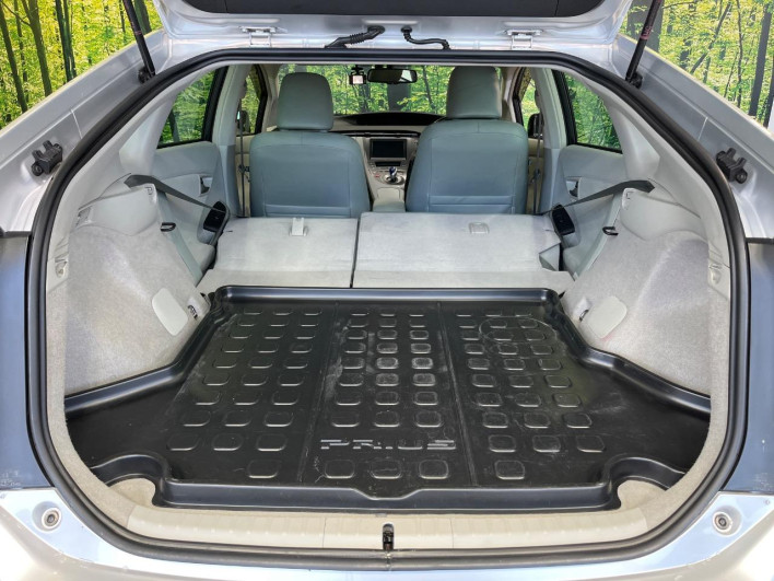 2013 Toyota Prius DAA-ZVW30 (UW-69f56bf9ebb8b)[1]