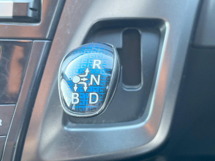 2014 Toyota Prius α DAA-ZVW41W (UW-69f56bfadda36)[19]