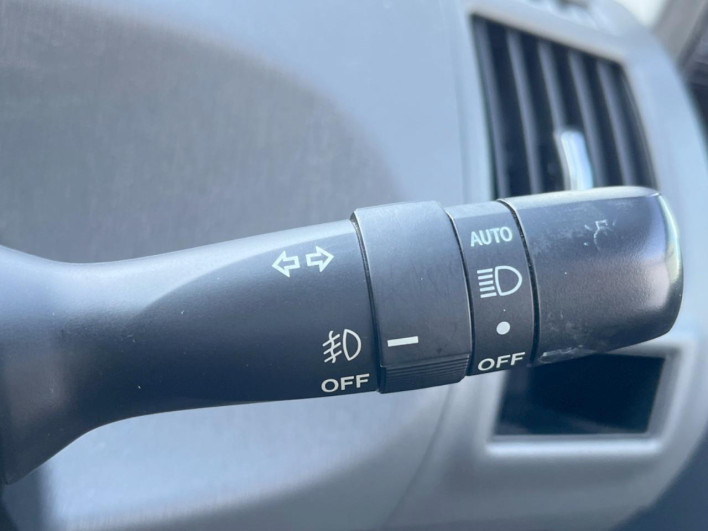 2014 Toyota Prius α DAA-ZVW41W (UW-69f56bfadda36)[28]
