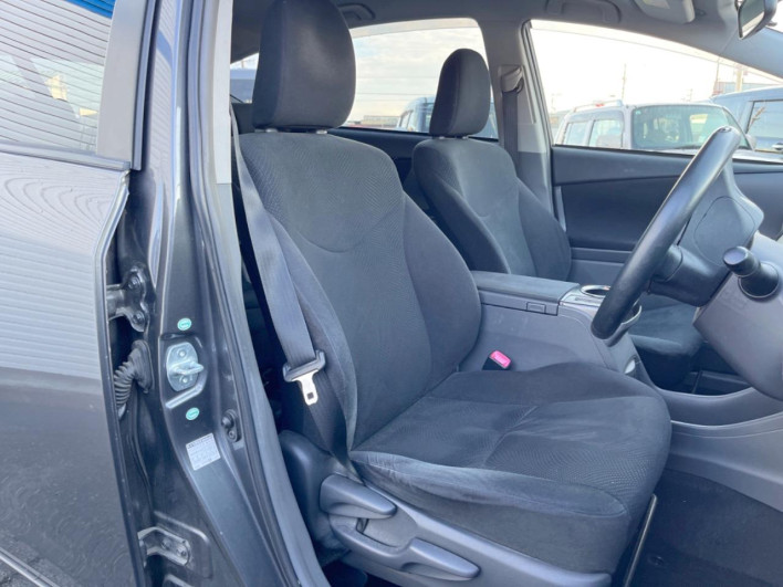 2014 Toyota Prius α DAA-ZVW41W (UW-69f56bfadda36)[12]