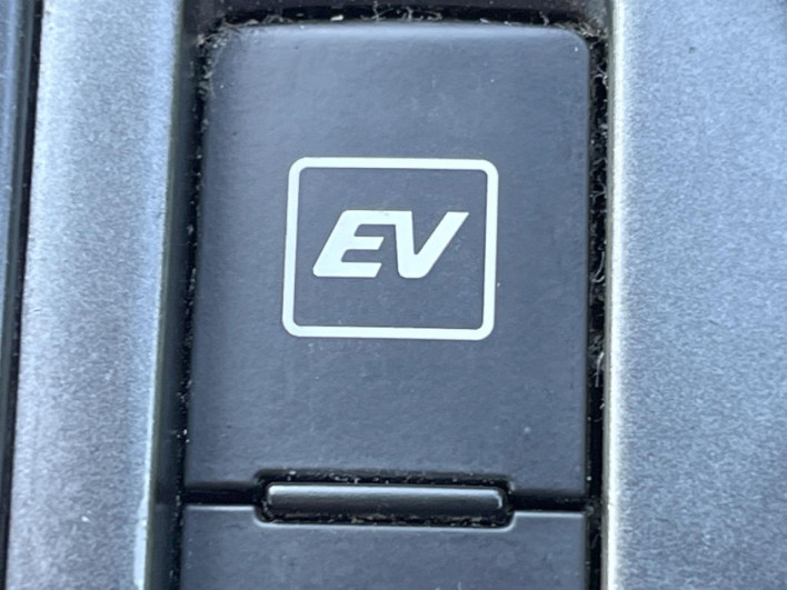 2014 Toyota Prius α DAA-ZVW41W (UW-69f56bfadda36)[22]