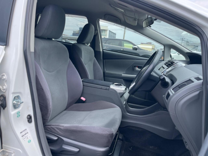 2011 Toyota Prius α DAA-ZVW41W (UW-69f56bfb2f888)[17]
