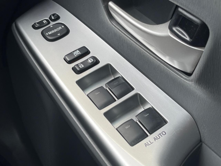 2011 Toyota Prius α DAA-ZVW41W (UW-69f56bfb2f888)[19]