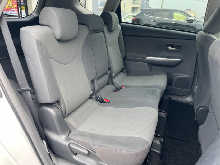2011 Toyota Prius α DAA-ZVW41W (UW-69f56bfb2f888)[18]