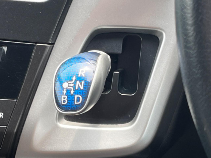 2011 Toyota Prius α DAA-ZVW41W (UW-69f56bfb2f888)[25]