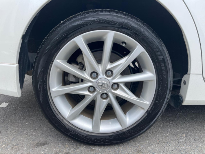 2011 Toyota Prius α DAA-ZVW41W (UW-69f56bfb2f888)[12]