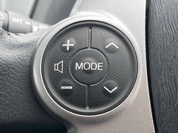 2011 Toyota Prius α DAA-ZVW41W (UW-69f56bfb2f888)[21]