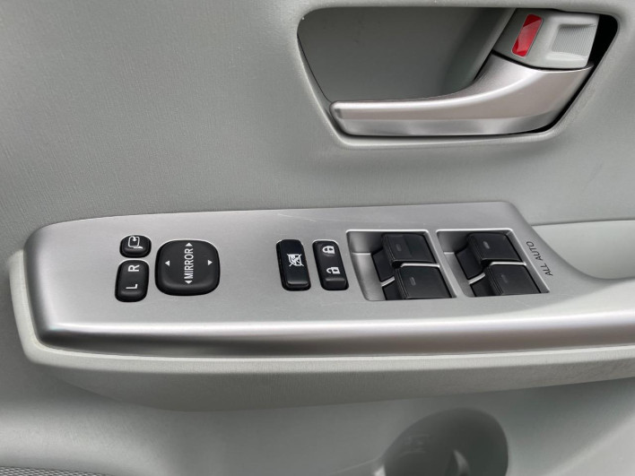 2011 Toyota Prius α DAA-ZVW41W (UW-69f56bfb71882)[19]