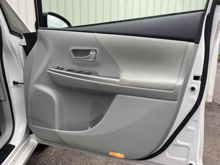 2011 Toyota Prius α DAA-ZVW41W (UW-69f56bfb71882)[24]