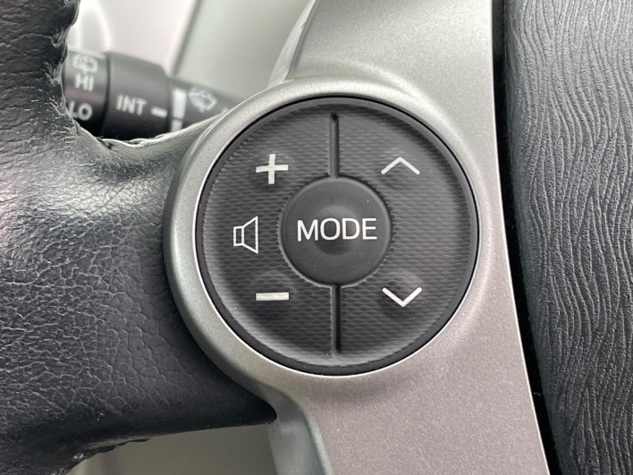 2011 Toyota Prius α DAA-ZVW41W (UW-69f56bfb71882)[12]