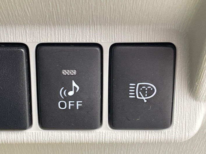 2011 Toyota Prius α DAA-ZVW41W (UW-69f56bfb71882)[17]