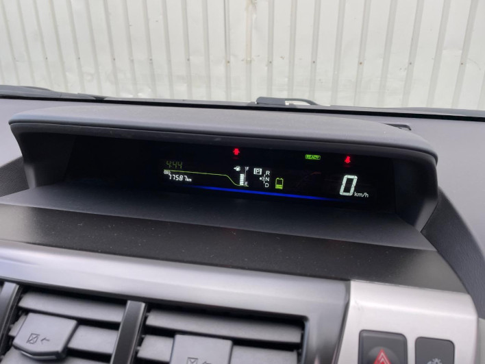 2011 Toyota Prius α DAA-ZVW41W (UW-69f56bfb71882)[6]