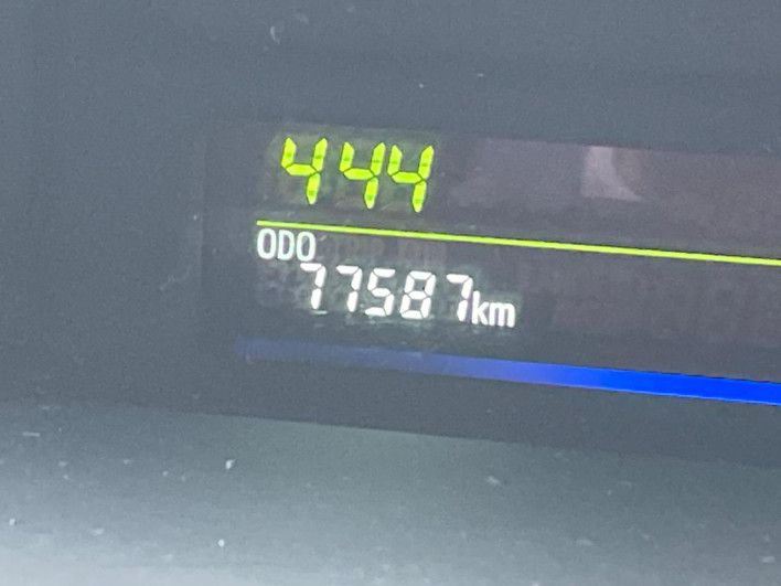 2011 Toyota Prius α DAA-ZVW41W (UW-69f56bfb71882)[2]