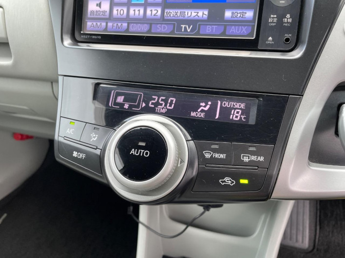 2011 Toyota Prius α DAA-ZVW41W (UW-69f56bfb71882)[8]