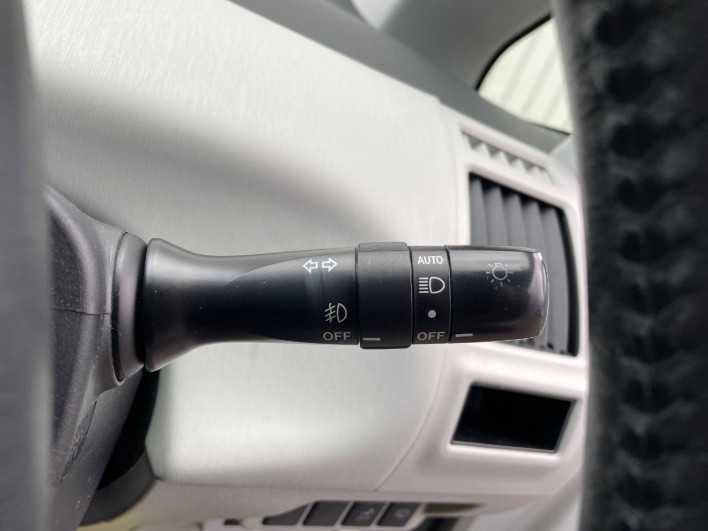 2011 Toyota Prius α DAA-ZVW41W (UW-69f56bfb71882)[15]