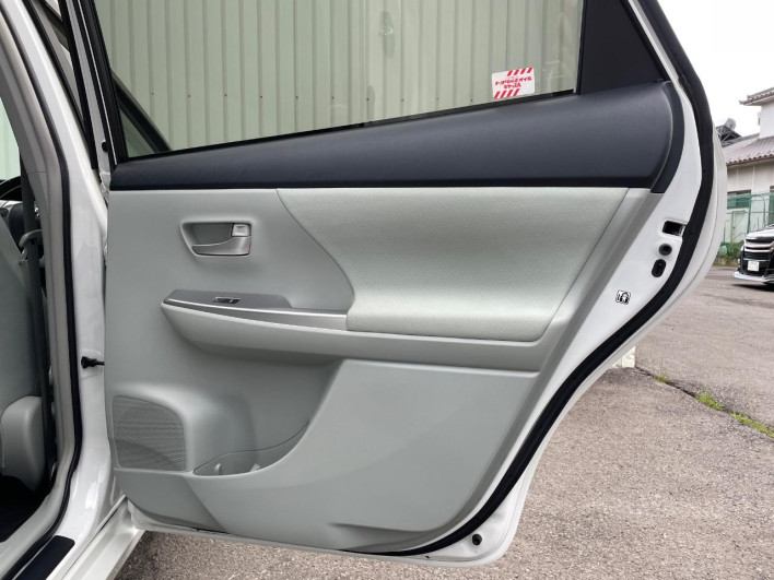 2011 Toyota Prius α DAA-ZVW41W (UW-69f56bfb71882)[25]
