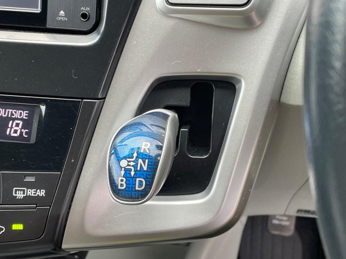 2011 Toyota Prius α DAA-ZVW41W (UW-69f56bfb71882)[10]