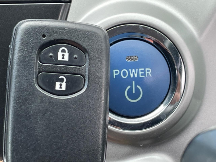 2011 Toyota Prius α DAA-ZVW41W (UW-69f56bfb71882)[11]