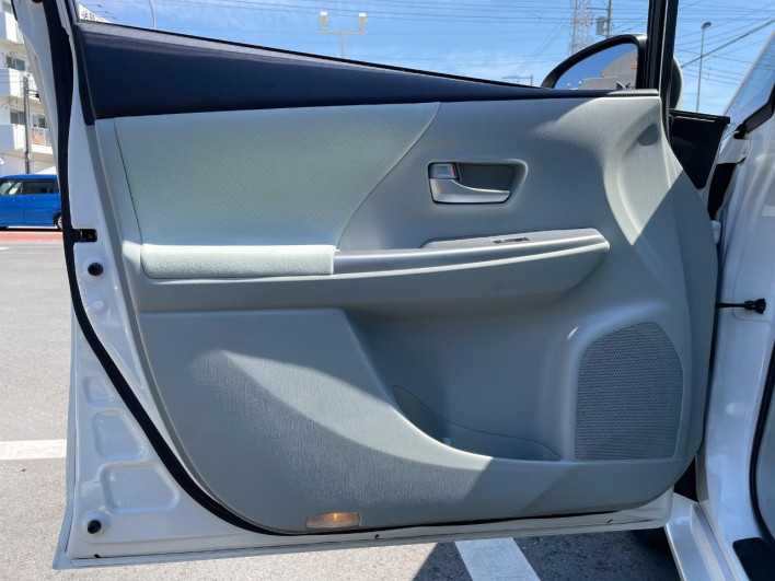 2012 Toyota Prius α DAA-ZVW41W (UW-69f56bfb8950a)[23]