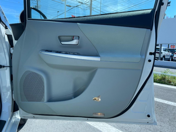 2012 Toyota Prius α DAA-ZVW41W (UW-69f56bfb8950a)[12]
