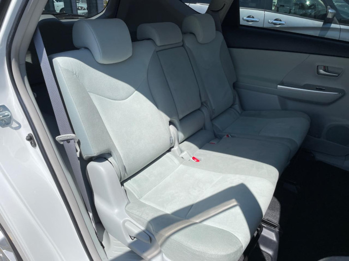 2012 Toyota Prius α DAA-ZVW41W (UW-69f56bfb8950a)[17]
