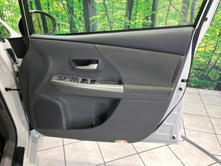 2013 Toyota Prius α DAA-ZVW41W (UW-69f56bfbec20b)[16]