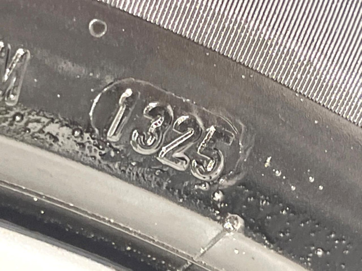 2013 Toyota Prius α DAA-ZVW41W (UW-69f56bfbec20b)[18]
