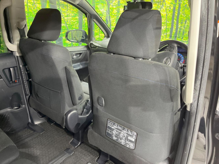 2015 Toyota Voxy DAA-ZWR80G (UW-69f56c0587219)[29]