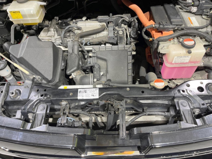 2015 Toyota Voxy DAA-ZWR80G (UW-69f56c0587219)[5]