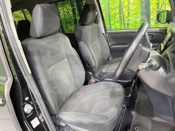 2015 Toyota Voxy DAA-ZWR80G (UW-69f56c0587219)[26]