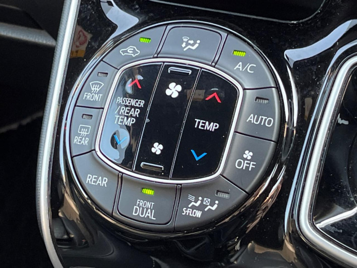 2020 Toyota Voxy 6AA-ZWR80W (UW-69f56c07c9695)[28]