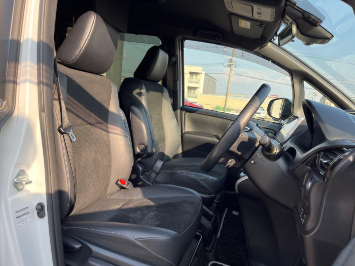 2020 Toyota Voxy 6AA-ZWR80W (UW-69f56c07c9695)[17]