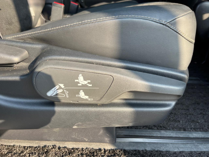 2020 Toyota Voxy 6AA-ZWR80W (UW-69f56c07c9695)[19]