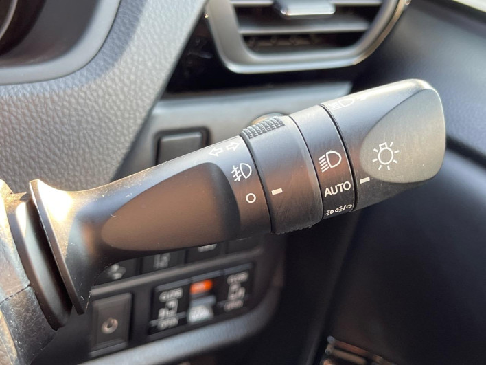 2020 Toyota Voxy 6AA-ZWR80W (UW-69f56c07c9695)[24]